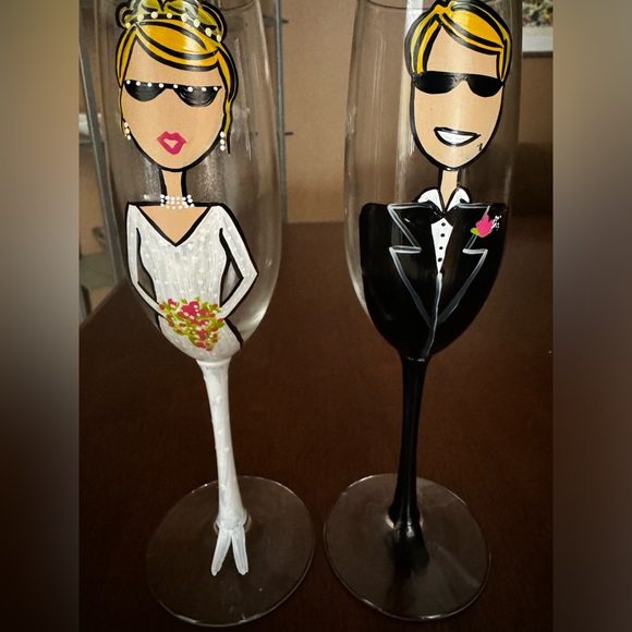 Hand-Painted Bride and Groom Wedding Champagne Glasses - Picture 7 of 7